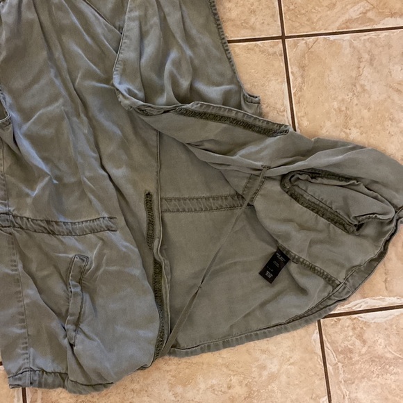 Vest - Picture 3 of 4